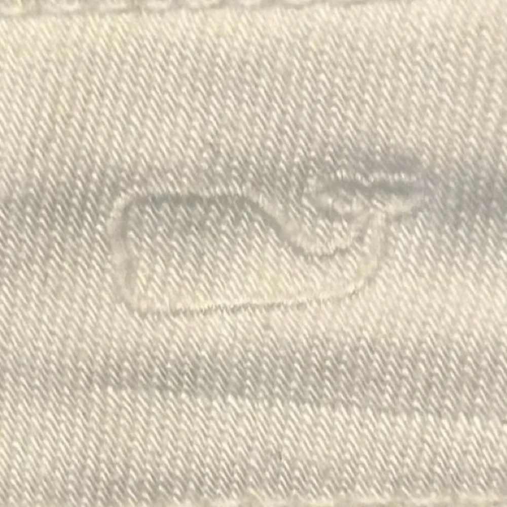 Vineyard Vines
White Denim Mini Skirt Size 8 Raw Hem Stretch Preppy Summer - Picture 5 of 8